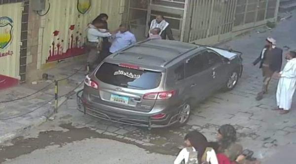 مسلحو الإخوان يقتحمون جامعة الحكمة بتعز ويهددون بقتل رئيسها