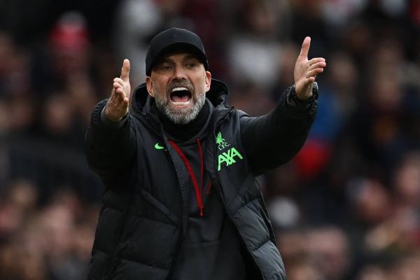 كلوب يطالب جماهير ليفربول بالهدوء... ويرفض انتقاد اللاعبين