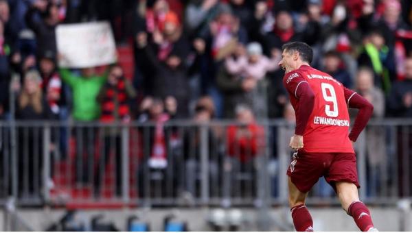  ليفاندوفسكي يعيد الفارق بين بايرن ودورتموند الى 9 نقاط