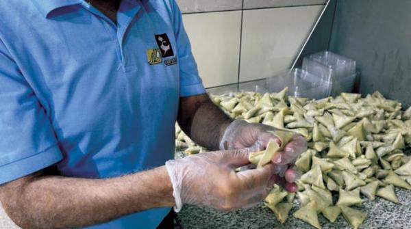 «السمبوسة»... ملكة مائدة الإفطار في الخليج