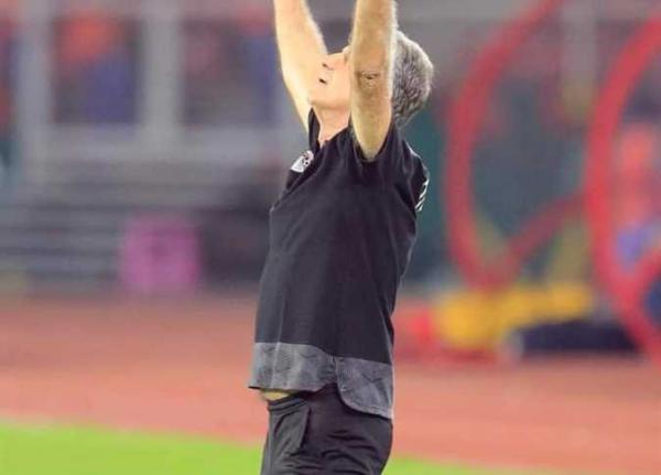 اتحاد الكرة يشكر كارلوس كيروش بعد التنازل عن 18 مليون جنيه