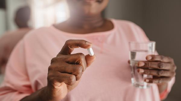 خبير يتوقع موعد طرح أول أقراص مضادة للشيخوخة في الأسواق!