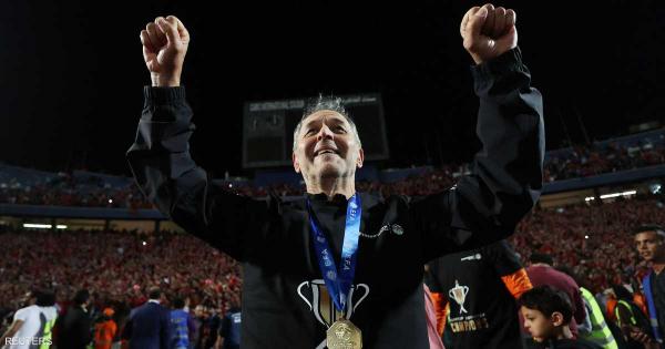 كولر من المنزل إلى منصات التتويج.. قصة ملهمة لمدرب الأهلي المصري