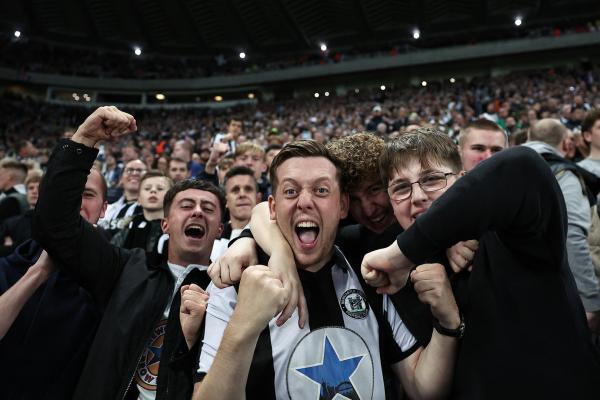 ناد إنجليزي يقدم لمشجعيه الصم تجربة صخب الملاعب