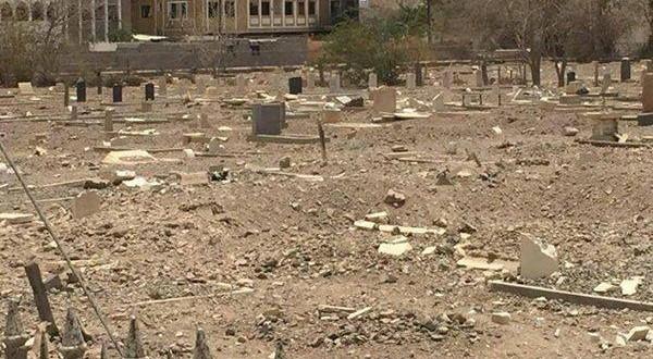 عصابة الحوثي تسطو على مقبرة في إب