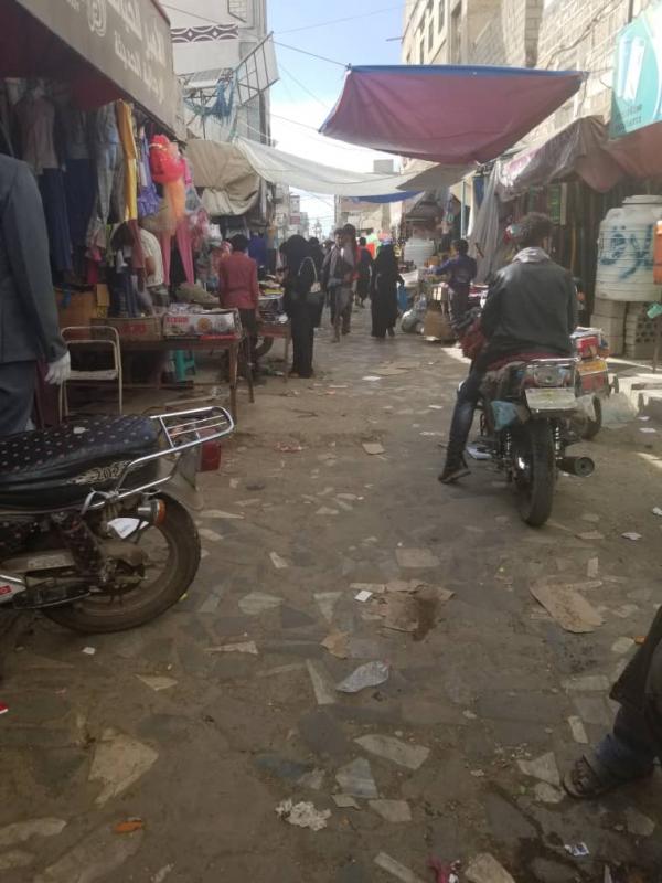 غلاء فاحش في الأسعار وعزوف الأسر عن شراء ملابس العيد 