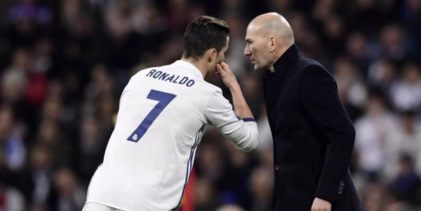 بمباركة رونالدو.. النصر السعودي يفاوض زيدان