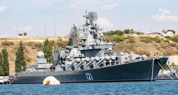 احتراق «موسكفا» سفينة قائد الأسطول الروسى بالبحر الأسود