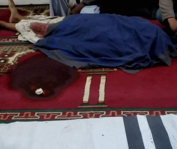 حوثي يذبح مسن داخل مسجد في ذمار