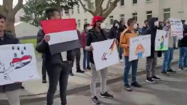 يمنيون يحتجون على رفض ألمانيا منحهم حق اللجوء الإنساني 