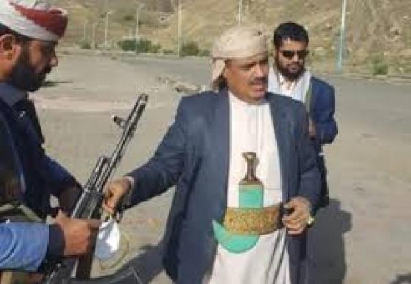 إهانة السامعي من قيادي حوثي بمنعه استقبال أسرى في مطار صنعاء