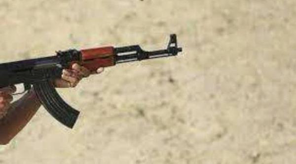 شاب يقتل والده بالرصاص في تعز