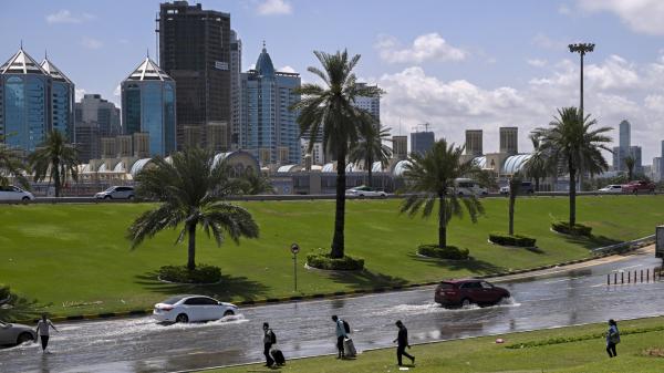 بعد سقوط أكبر كميات أمطار منذ 75 عامًا.. الإمارات تعلن انتهاء المنخفض الجوي