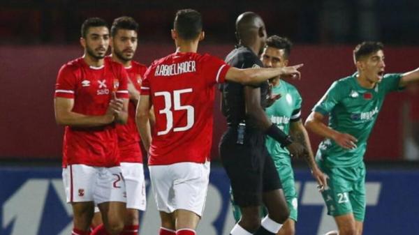 الرجاء يراسل الفيفا والكاف بعد "أخطاء" حكم مواجهة الأهلي في دوري أبطال أفريقيا