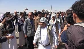 مليشيا الحوثي تبلغ مسلحيها المفرج عنهم التوجه إلى معسكراتها بعد إجازة العيد 