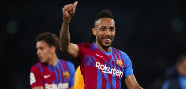 منها تخفيض راتبه.. برشلونة يخبر أوباميانج بشروط العودة