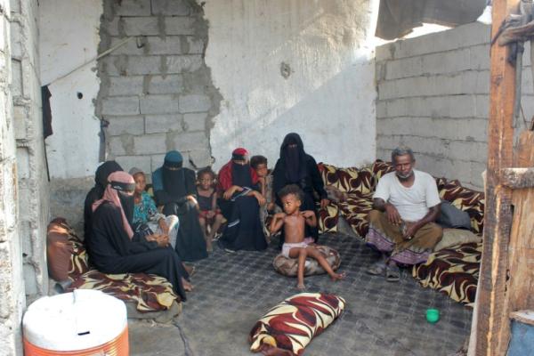 عيد اليمنيين.. فرحة صادرتها عصابة الحوثي وغلاء الأسعار 