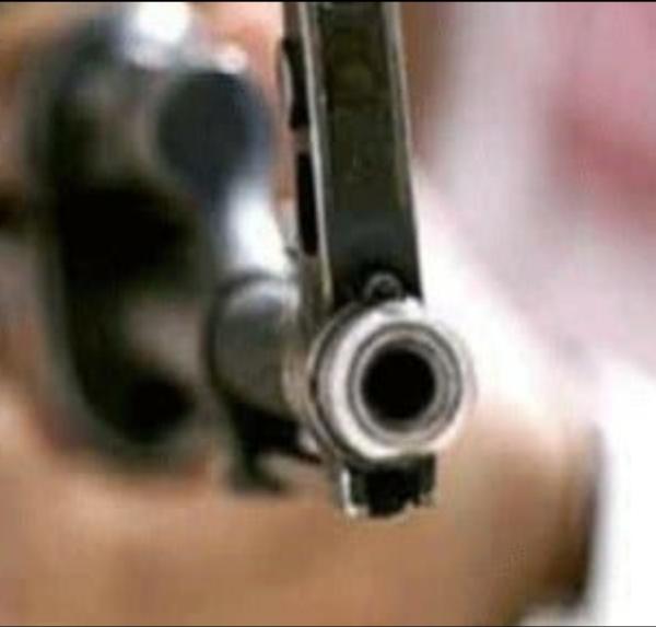 شاب في صنعاء يصيب والدته بعيار ناري 