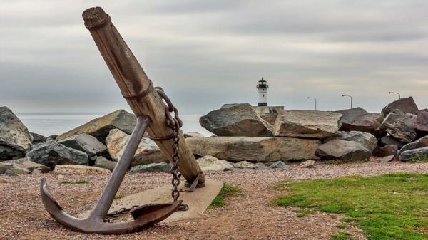 داغستاني من محج قلعة يعثر عند شاطئ البحر على مدافع تعود إلى عصر بطرس الأكبر