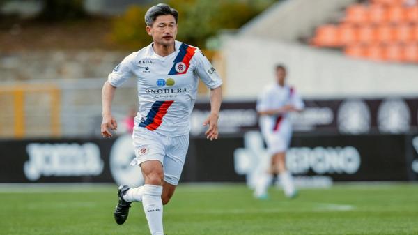 المهاجم الياباني ميورا يستهل مشواره في البرتغال بعمر الـ56