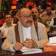 الحباري التاجر اللئيم بماذا هدد شاعر اليمن وضميرها المقالح وماذا طلب منه.. وكيف رد المقالح عليه؟