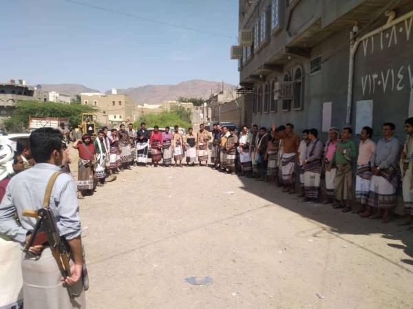 مخيم لقبائل المصعبين وبيحان للمطالبة بالقصاص من قتلة الباني 