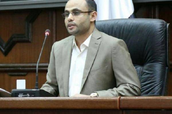 صهر الحوثي أدى اليمين أمام 23 عضوا برلمانيا وحاشد يصف ذلك بـ(الاغتصاب) لشرعية النواب
