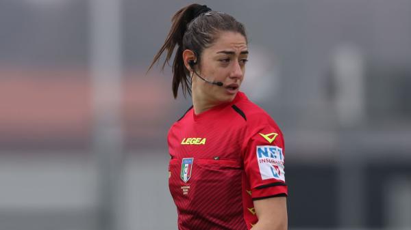 طاقم تحكيم نسائي بالكامل يُدير مباراة بالدوري الإيطالي لأول مرة