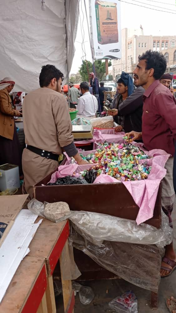 مع اقتراب عيد الفطر.. جائحة الحوثي تصيب الأسواق بالشلل