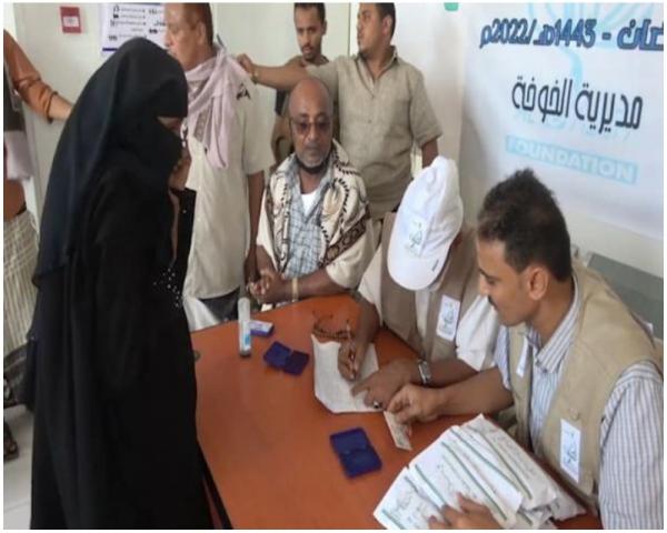 مؤسسة الصالح تستهدف 2500 حالة نزوح في الخوخة بالحديدة