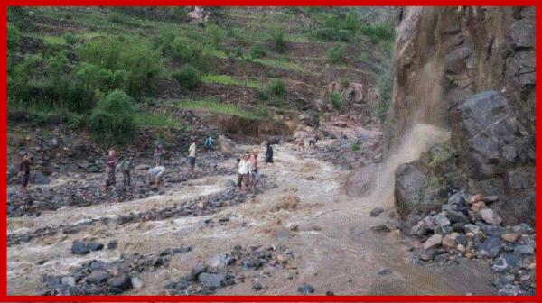 السيول تجرف سيارة وتقتل سائقها في لحج