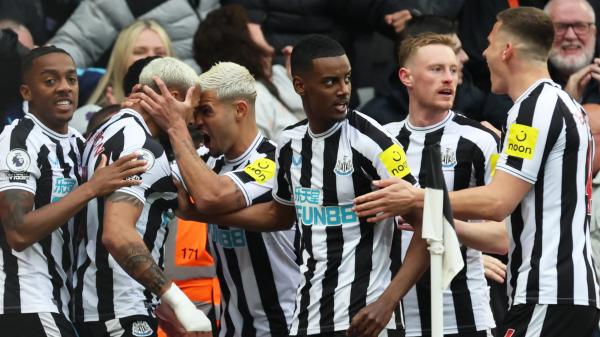 نيوكاسل الرائع يسحق إيفرتون في جوديسون بارك