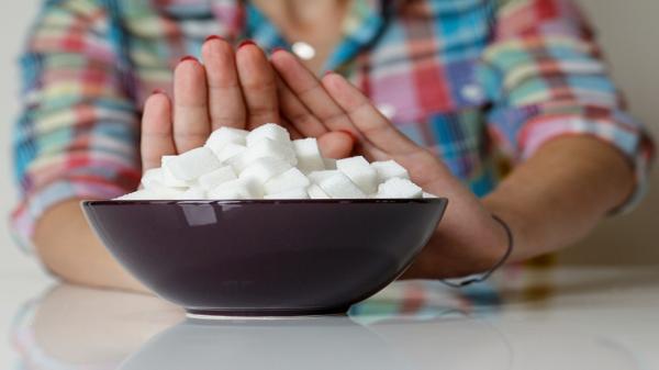 تعرف على مخاطر تناول بدائل السكر