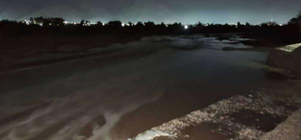 تدفق سيل كبير قبل قليل الى مديرية بيحان.