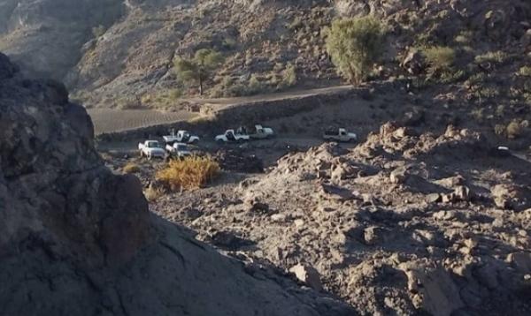 قاتل سابق نفذ حملة اعتقالات طالت 15 شخصاً من قبيلة آل الشوكي في “العود”