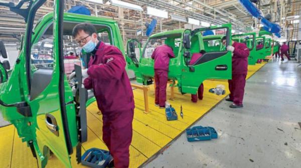 انكماش نشاط المصانع في الصين بوتيرة أسرع بفعل الإغلاق