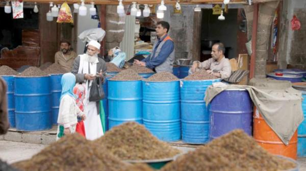 مليشيا الحوثي يسلبون العيد بهجته ويلاحقون التجار