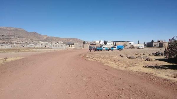 مليشيا الحوثي تسولي على 3000 لبنة ببني مطر وتعتدي على خيمة اعتصام تندد بنهب أراضيهم 