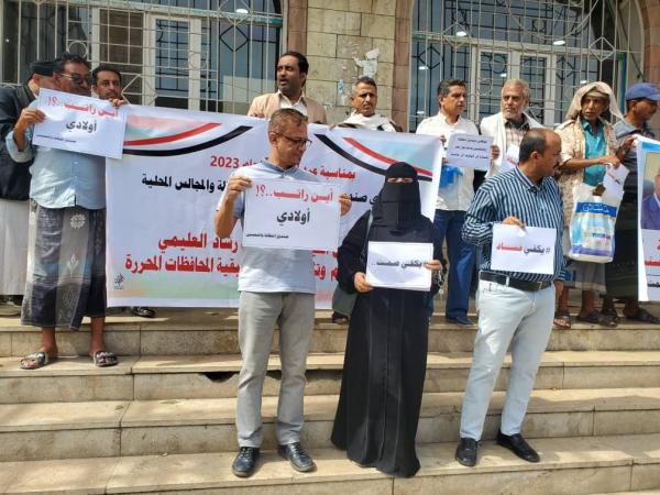 بيان نقابي يدعو إلى صرف مرتبات الموظفين المتعاقدين مع المجالس المحلية وصندوق النظافة والتحسين