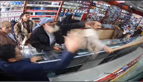 بكر صادق سرحان يتسبب باعتداء على صاحب محل جوالات بتعز 