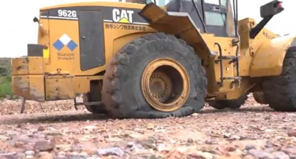 السلطة المحلية بتعز: استهداف عصابة الحوثي طريق الكدحة هدفه إحكام الحصار وزيادة وطأة المعاناة الإنسانية 