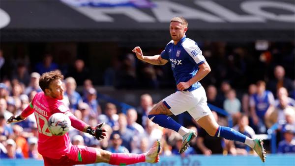 إيبسويتش تاون إلى الدوري الإنجليزي بعد 22 عاماً
