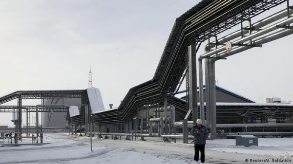 الاتحاد الأوروبي يبحث عن توافقات لحظر شراء النفط الروسي والمجر ترفض الاقتراحات