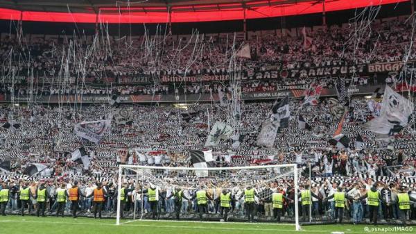 هكذا ساهمت الجماهير في وصول فرانكفورت إلى نهائي الدوري الأوروبي!