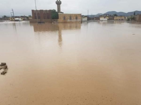 سيول الأمطار تجرف مزارعا سبعينيا في ذمار