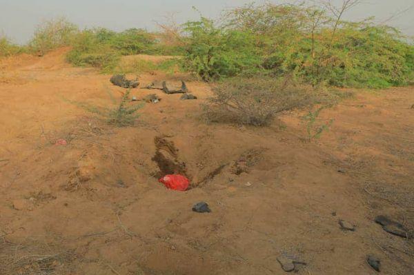 إصابة مدنيين اثنين جراء انفجار لغم حوثي غرب تعز