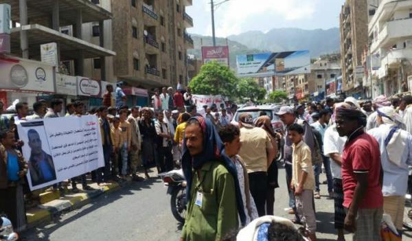 مواطنون يطالبون بسرعة ضبط قتلة قاض بتعز 