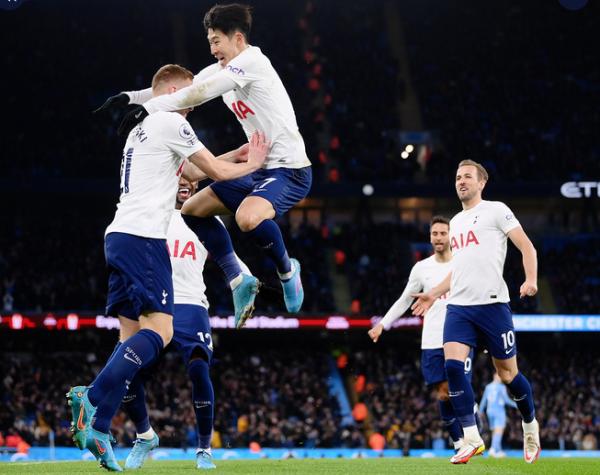 ليفربول بحاجة إلى معجزة للفوز بالبريميرليغ.. توتنهام يوجه ضربة قوية لأحلام الريدز