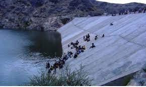 انتشال جثة بائع آيسكريم غرق في سد عبس بالبيضاء