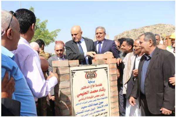هدم حجر الأساس لمشروع تأهيل طريق التربة في تعز 